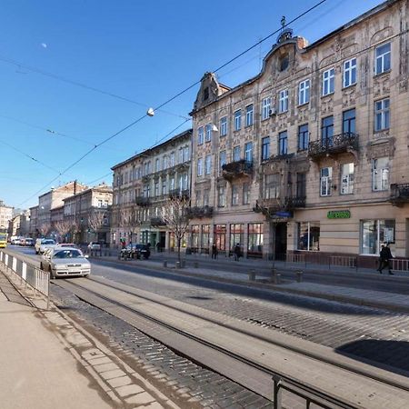 Зелені Апартаменти Біля Оперного Театру Flat In The City Center Lviv Exterior foto